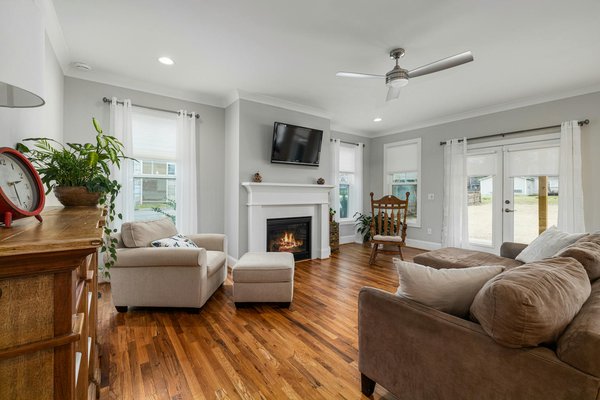 Quels sont les meilleurs matériaux pour un plan de travail résistant aux rayures dans une cuisine familiale ?