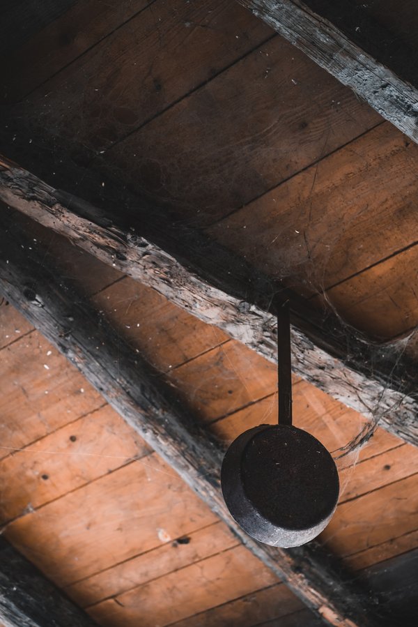 Traitement des poutres anciennes : techniques pour les sublimer