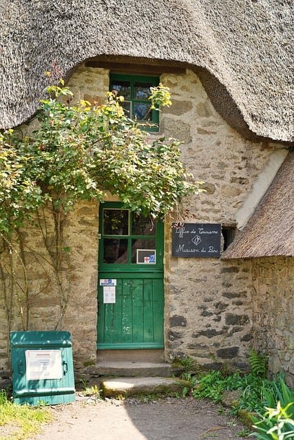 Enduit imitation pierre : transformez vos murs avec style