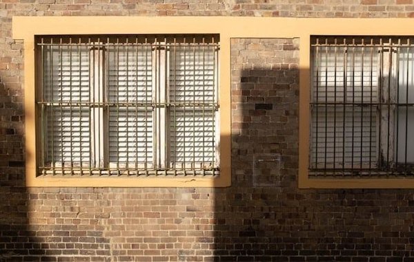 Quelle est la méthode pour peindre un plafond sans laisser de traces ?